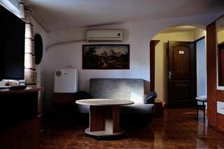 Гостевой дом Pensiunea Luisa Крайова Двухместный номер с 1 кроватью или 2 отдельными кроватями-14